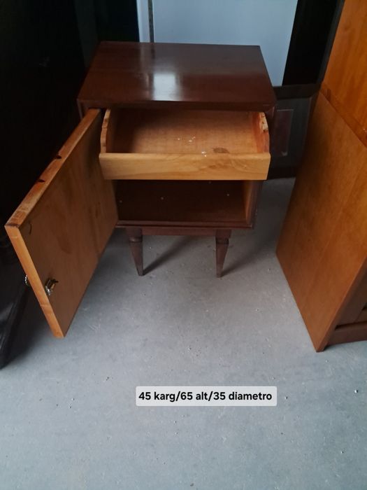 Mesa de cabeceira d Maria