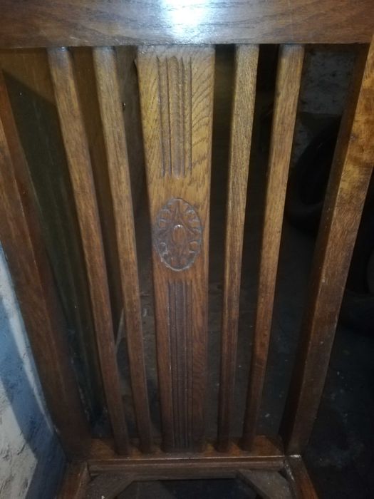 Krzesła brązowe stare