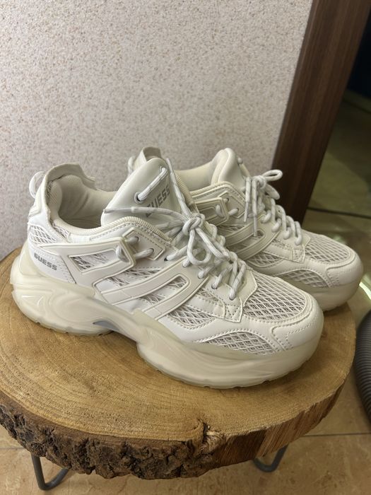 Кросівки Guess білі