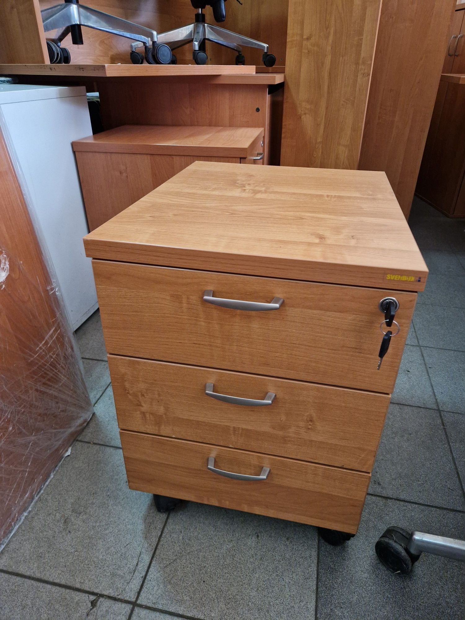 Kontenerek, szafka pod biurko zamykana, idealna do biura.