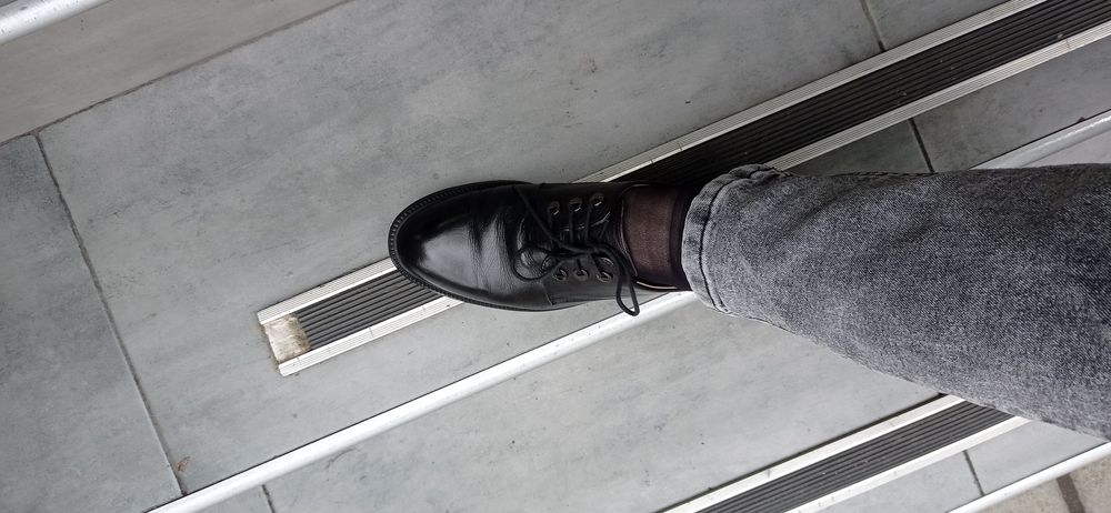 Женские кожаные туфли на шнурках размер 39(стелька 25.5 см)