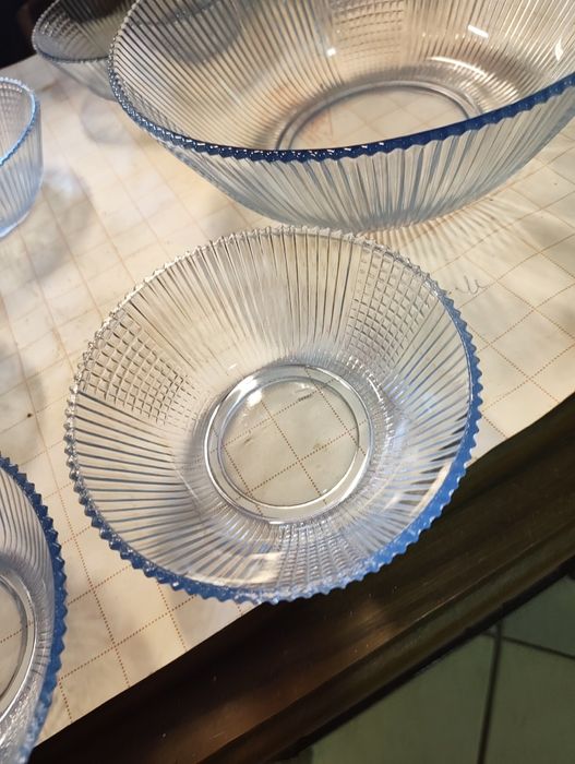 Misa z miseczkami vintage.