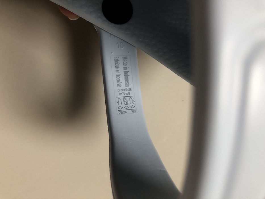 Продам нові оригінальні  crocs ,крокси 39-40 розмір