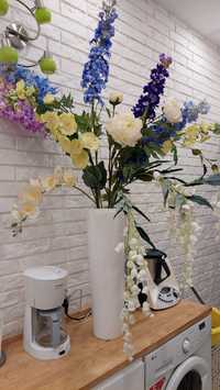 Duży wazon z kwiatami