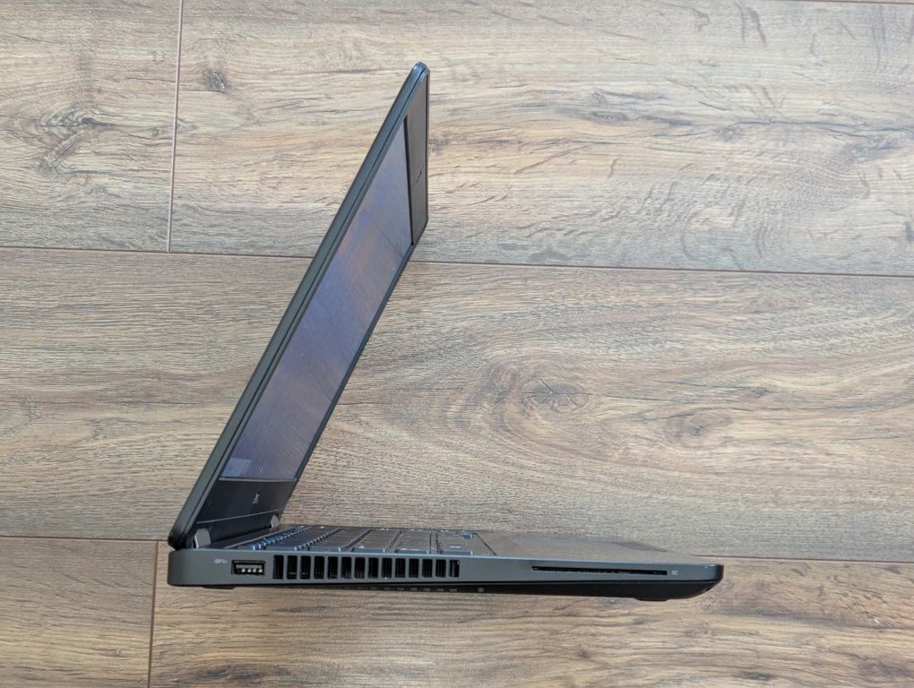 Dell Latitude 5470 14" HD / Core i5-6300U/ 8GB Ram/SSD 128 GB