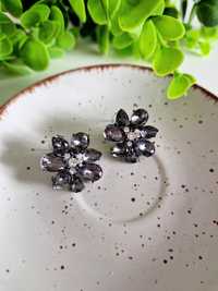 Kolczyki sztyfty kwiatki kryształki czarne nowe