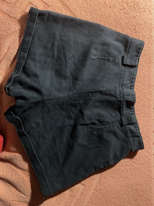 Чорні джинсові шорти