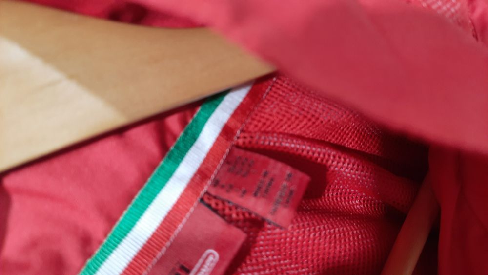 Kurtka przeciwdeszczowa firmy FERRARI