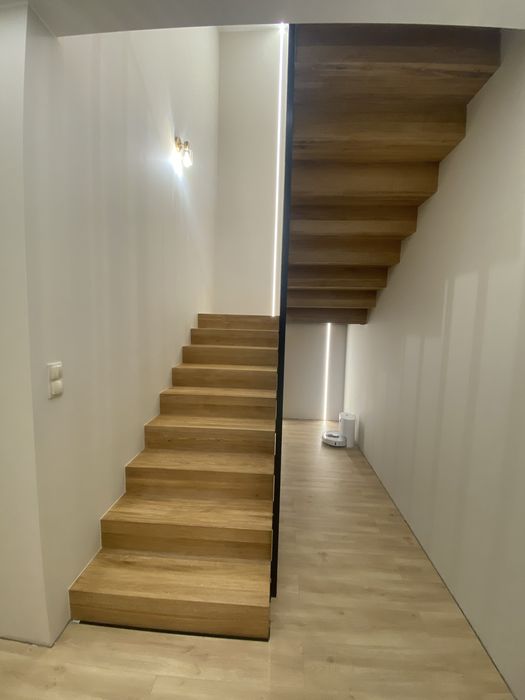 Schody z litego drewna w konkurencyjnej cenie, zapraszamy do kontaktu!