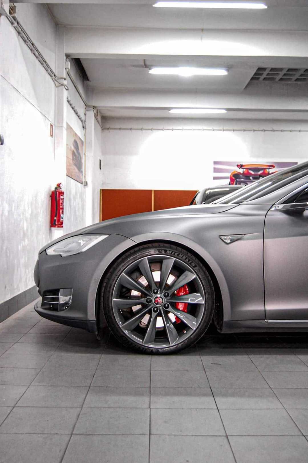 Tesla Model S P85D