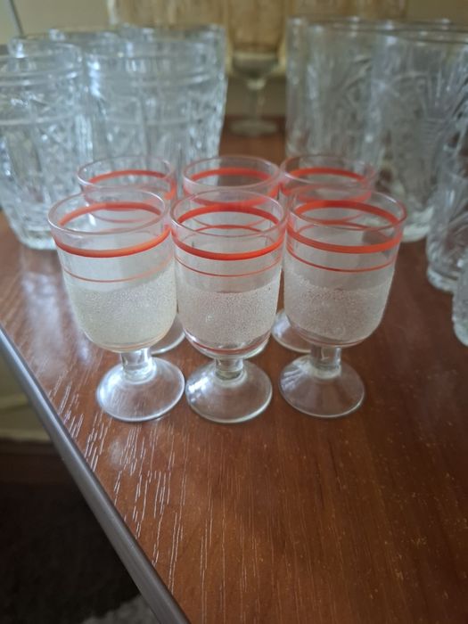 Стакани та рюмки