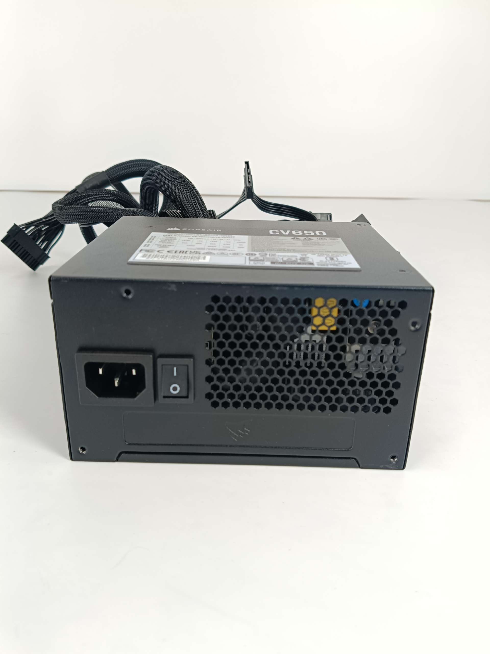 Zasilacz Corsair CV650 650 W 80 PLUS Bronze
