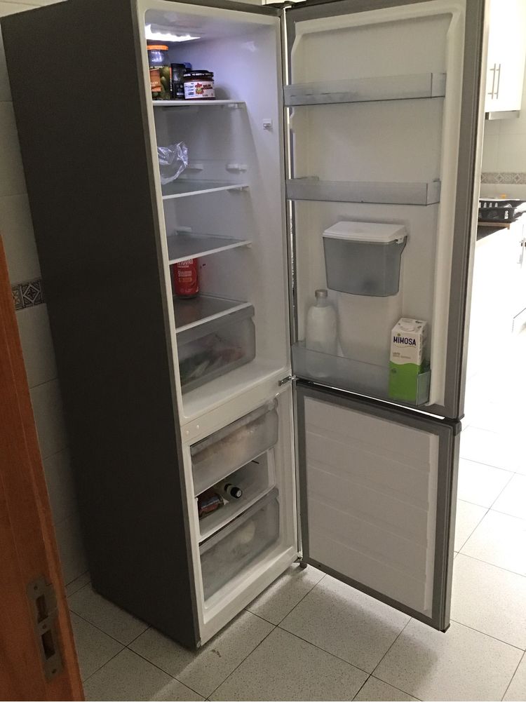 Frigorifico com 2 anos de uso.