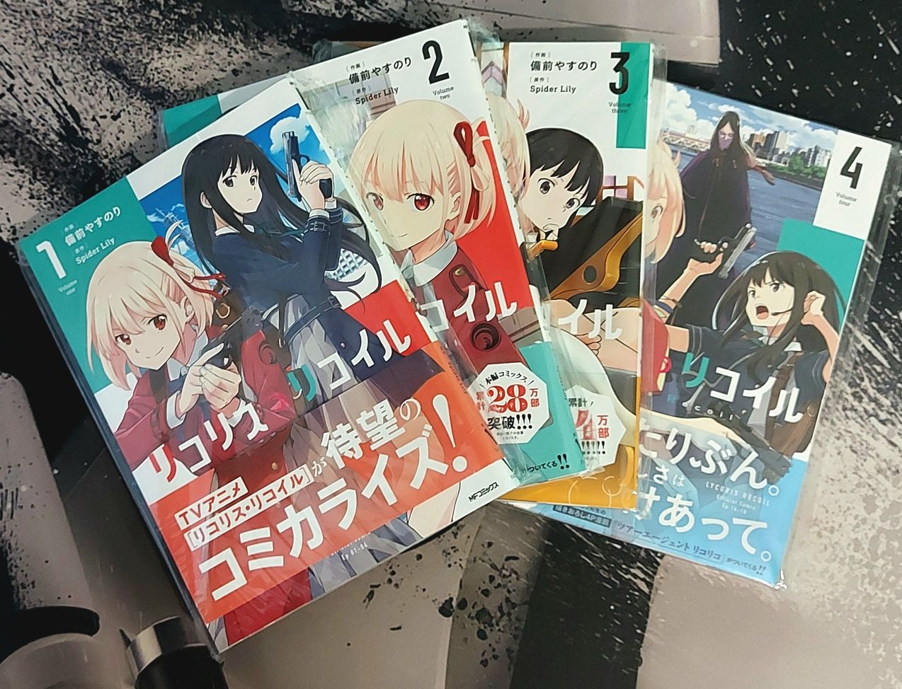 Манга Lycoris recoil на японском языке тома 1-4