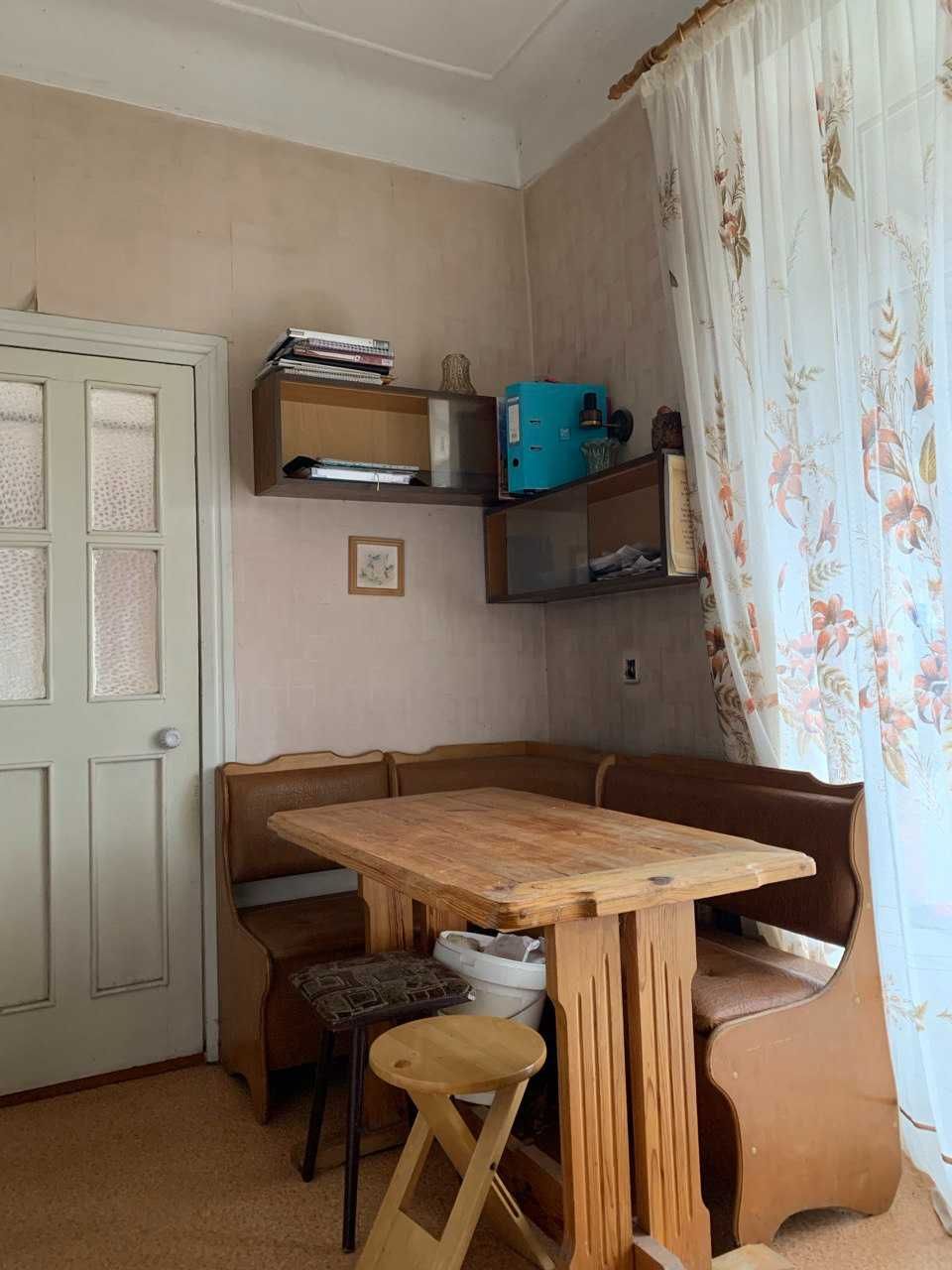 продам 2-х комнатную квартиру, центр, сталинка