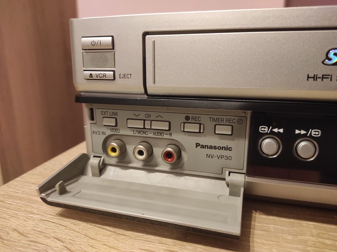 Panasonic NV-VP30 - DVD/VHS Combo - Magnetowid + Odtwarzacz