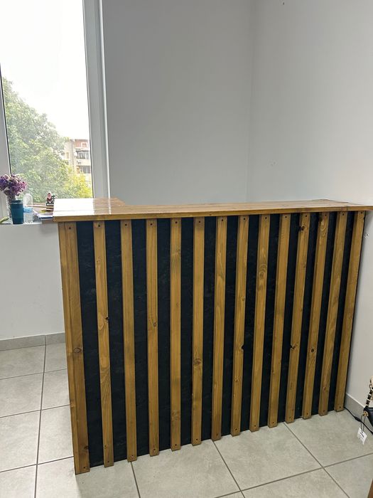 Стіл для магазину, ресепшн, стійка для адміністратора.