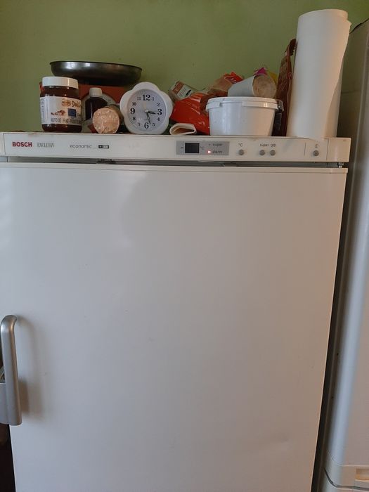 Продаю морозилку бош