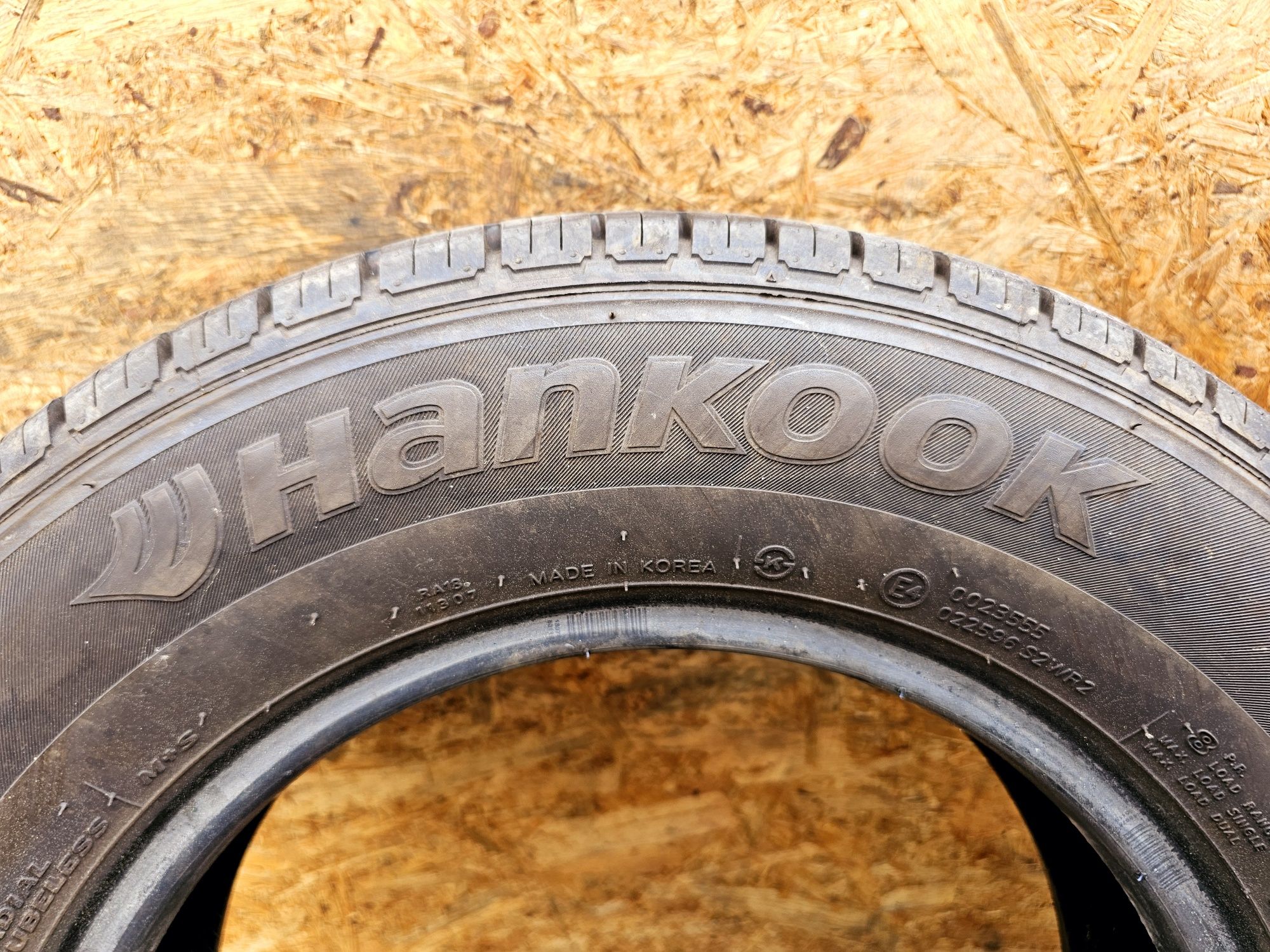 Idealne!!  8mm. 165/80 r14C Hankook Vantra LT. M+S