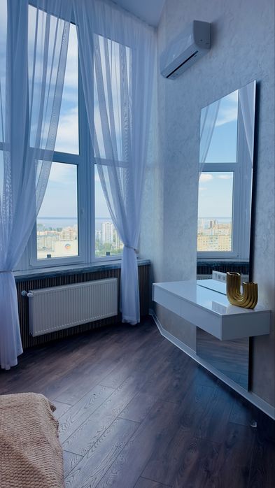 Продам 3-кімнатну квартиру з видом на Дніпро та місто Черкаси!