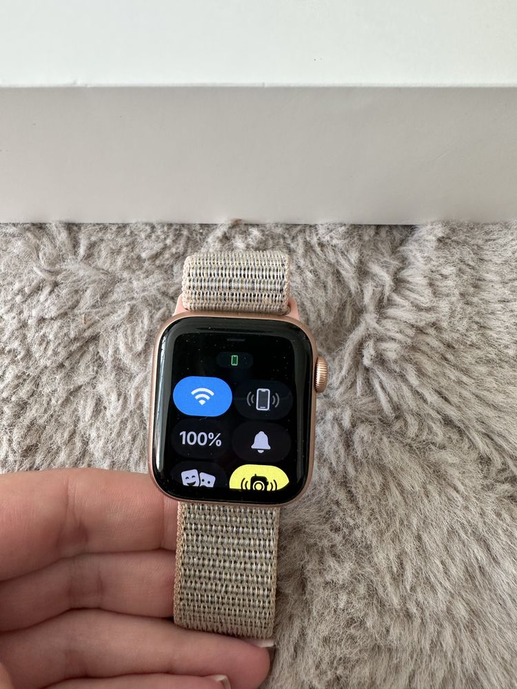 Zegarek apple watch series 4 40mm gold GPS