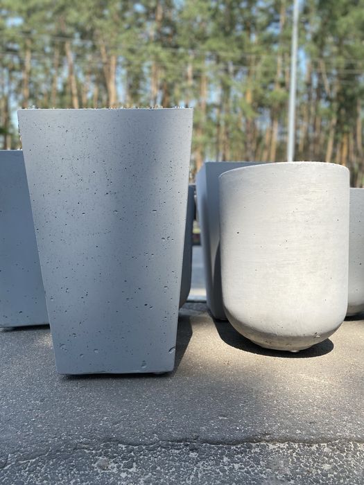 Продаж бетонних вазонів і лав