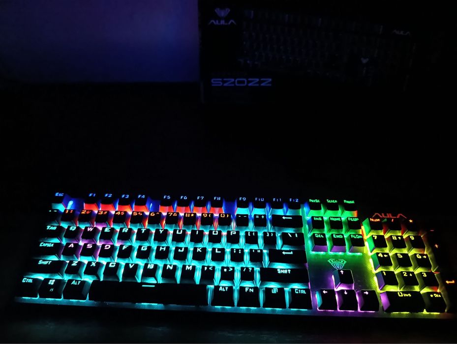 Клавіатура з rgb-підсвіткою