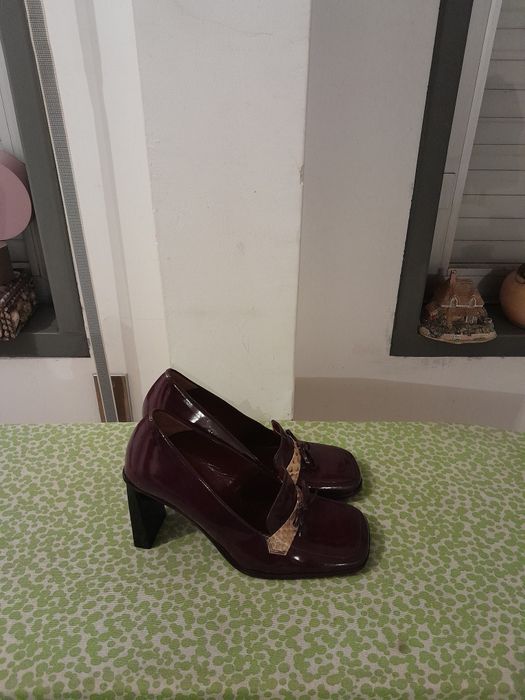 Vendo Sapatos de Senhora HELSAR muito bonitos como novos