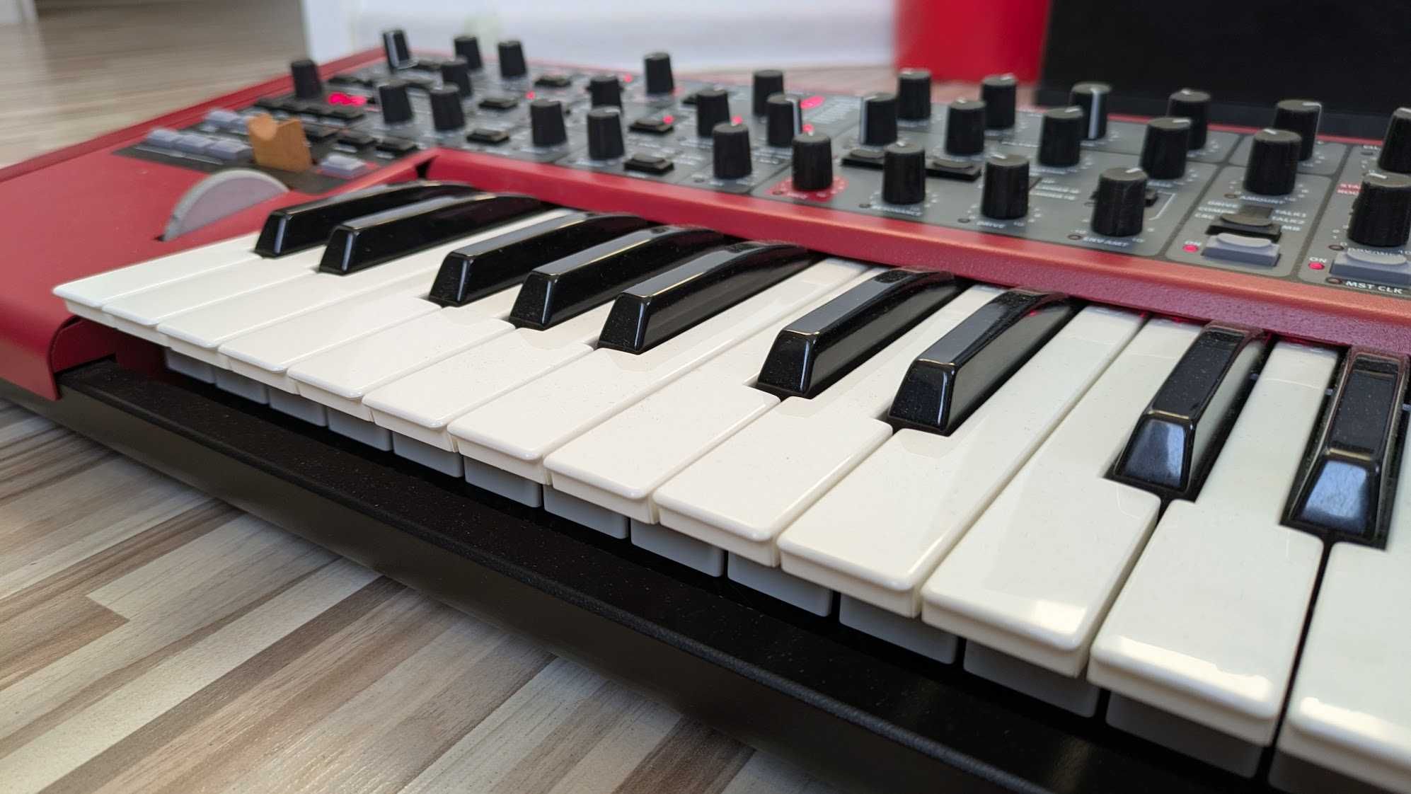 Syntezator Clavia Nord Lead 4