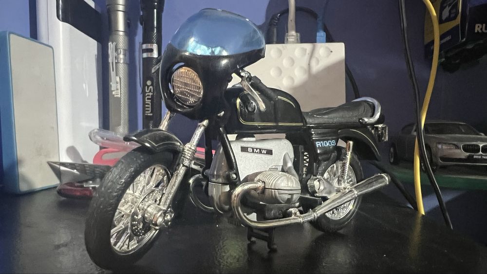 Модель мотоцикла BMW від Welly