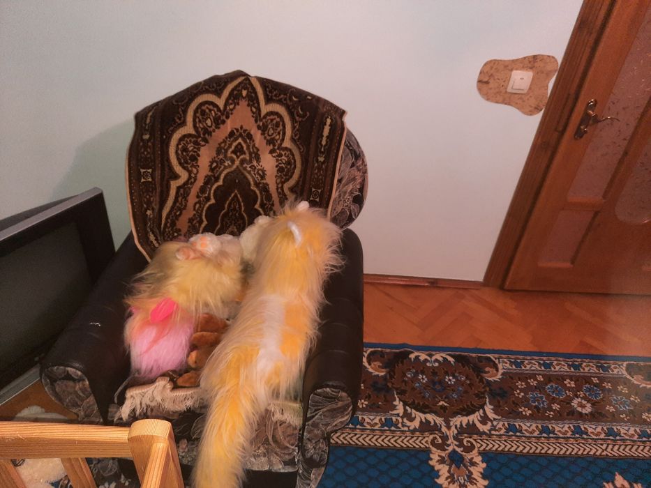 Продам диван і крісла