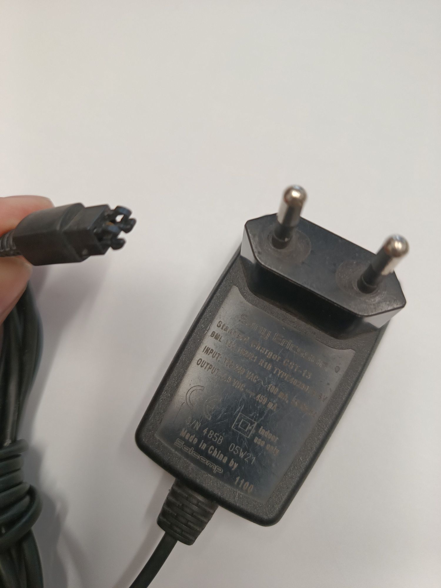 Zasilacz Sony Ericsson 4.9VDC 450mA. (B11)