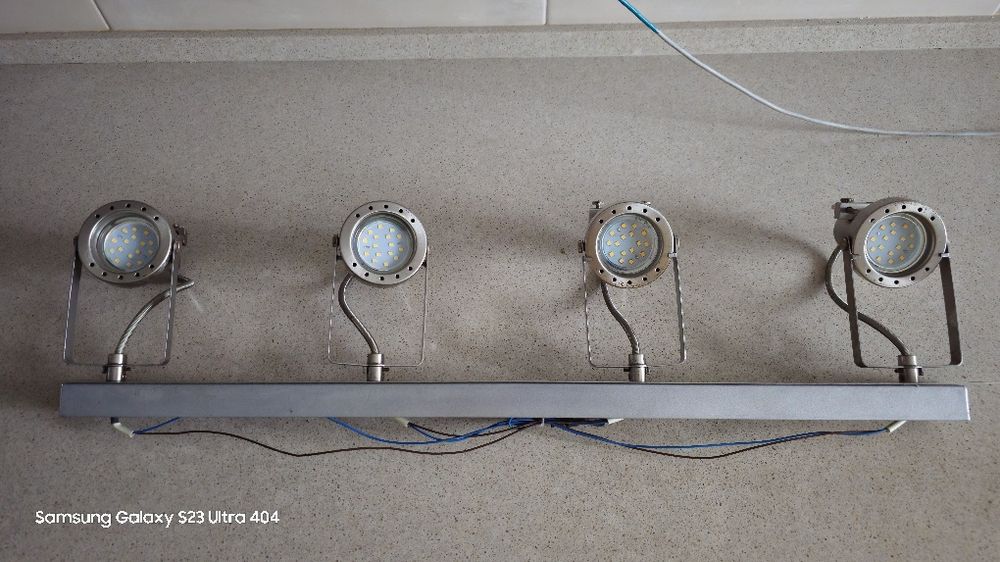 Candeeiro Led com lâmpadas