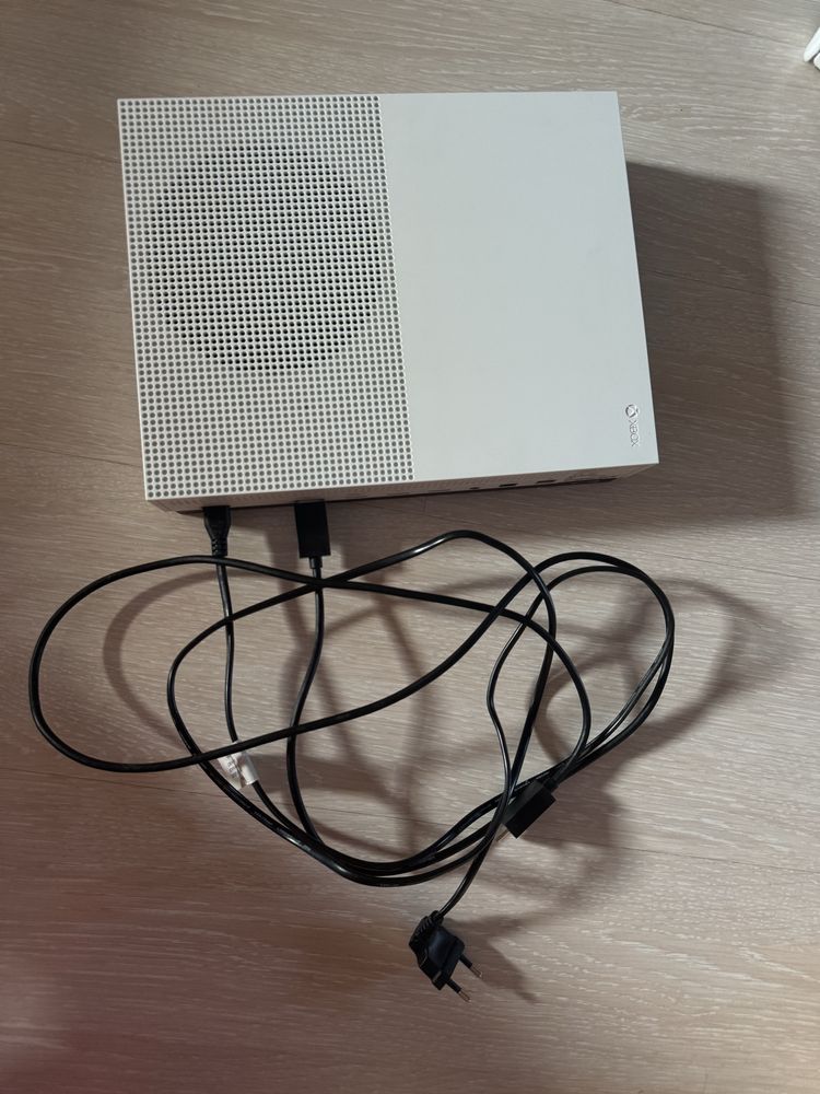 XBox one S + 3 гри