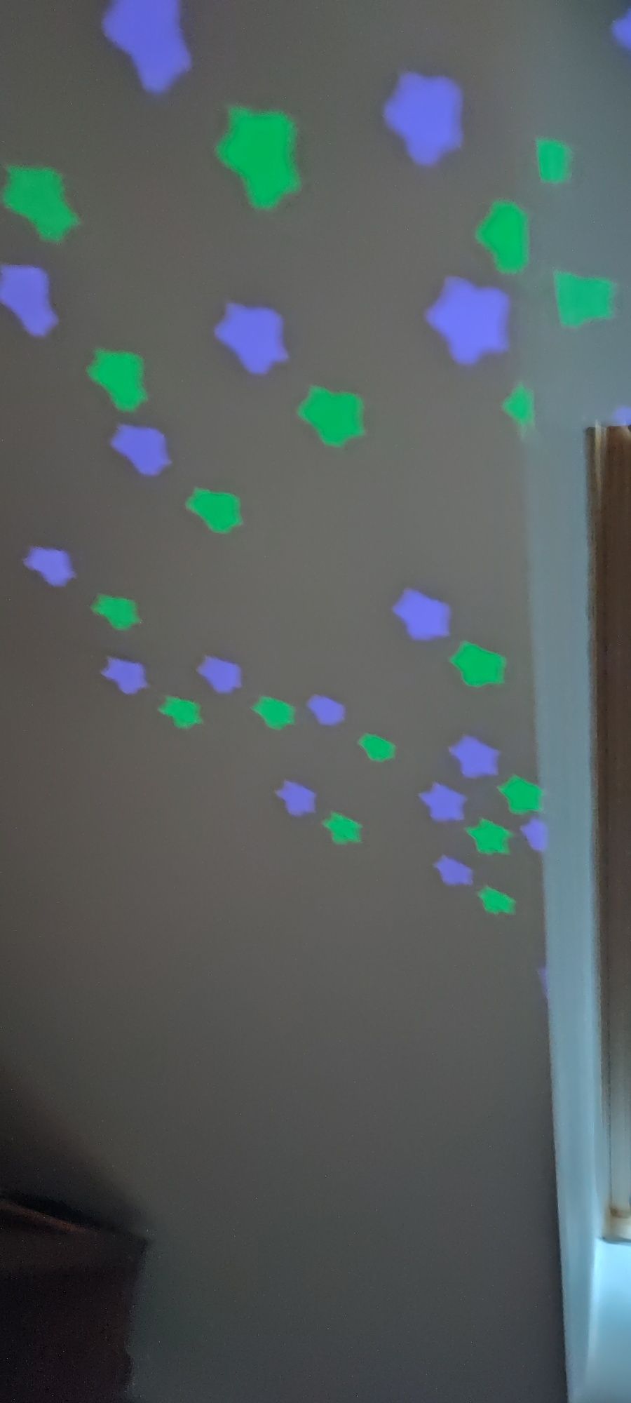 Pluszowy projektor gwiazdek