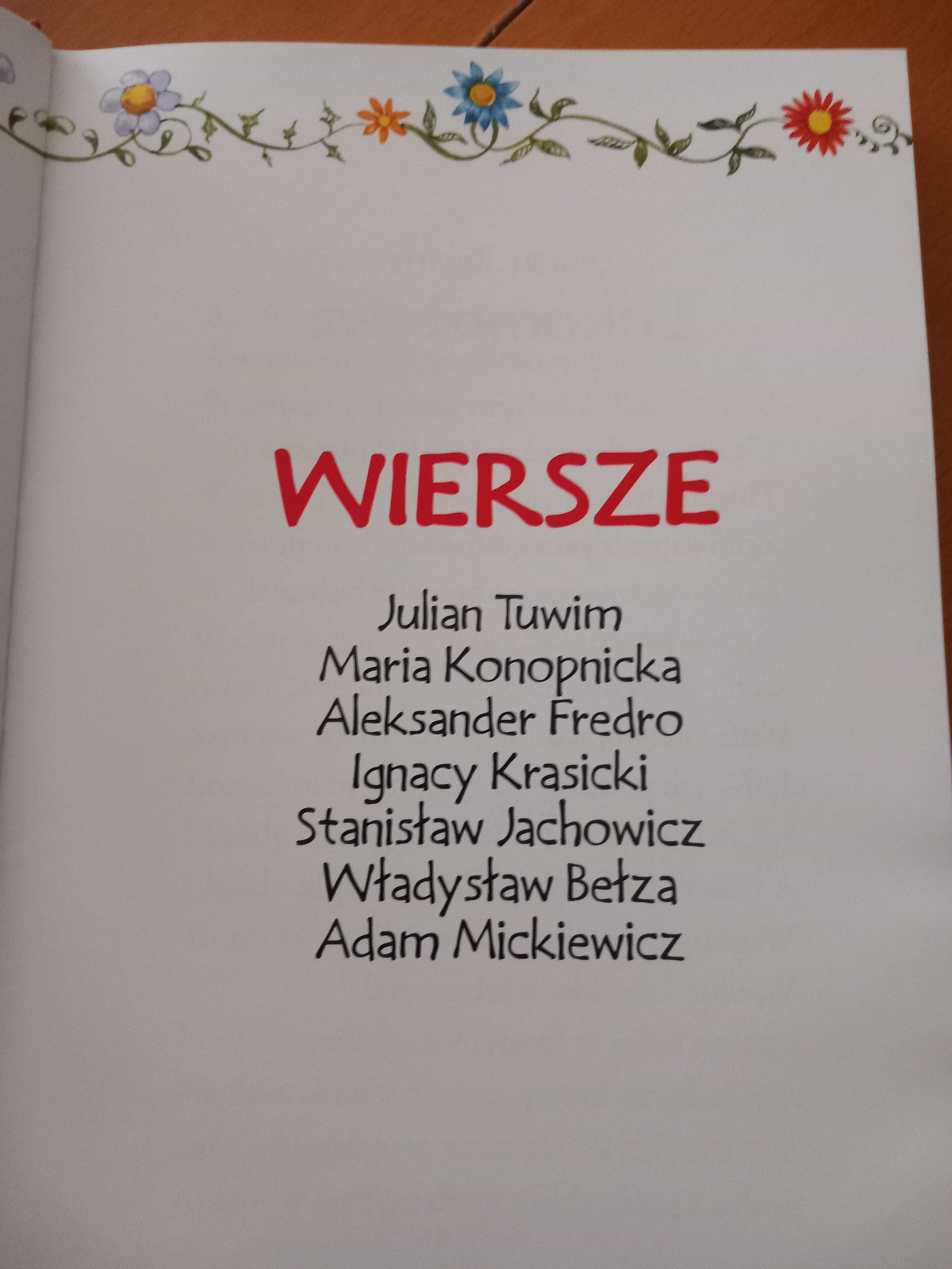 Książki. Piękna. Anna i Elsa. Bajki.
