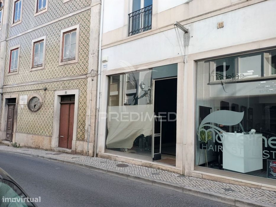 Loja para Venda em Torres Novas – Oportunidade Imperdível!