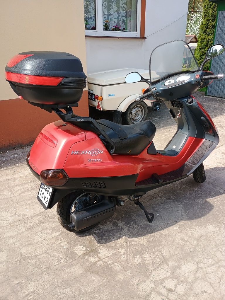 Sprzedam skuter Piaggio Hexagon 250cm.
