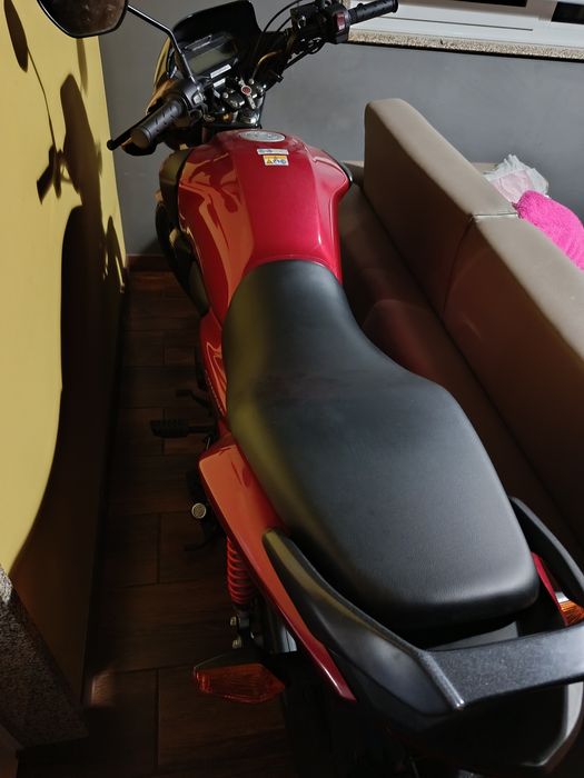 Vendo moto Honda CB125 F