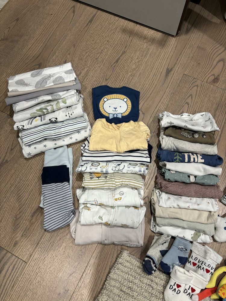 Одяг, іграшки, пеленки для новонародженого хлопчика 56-74