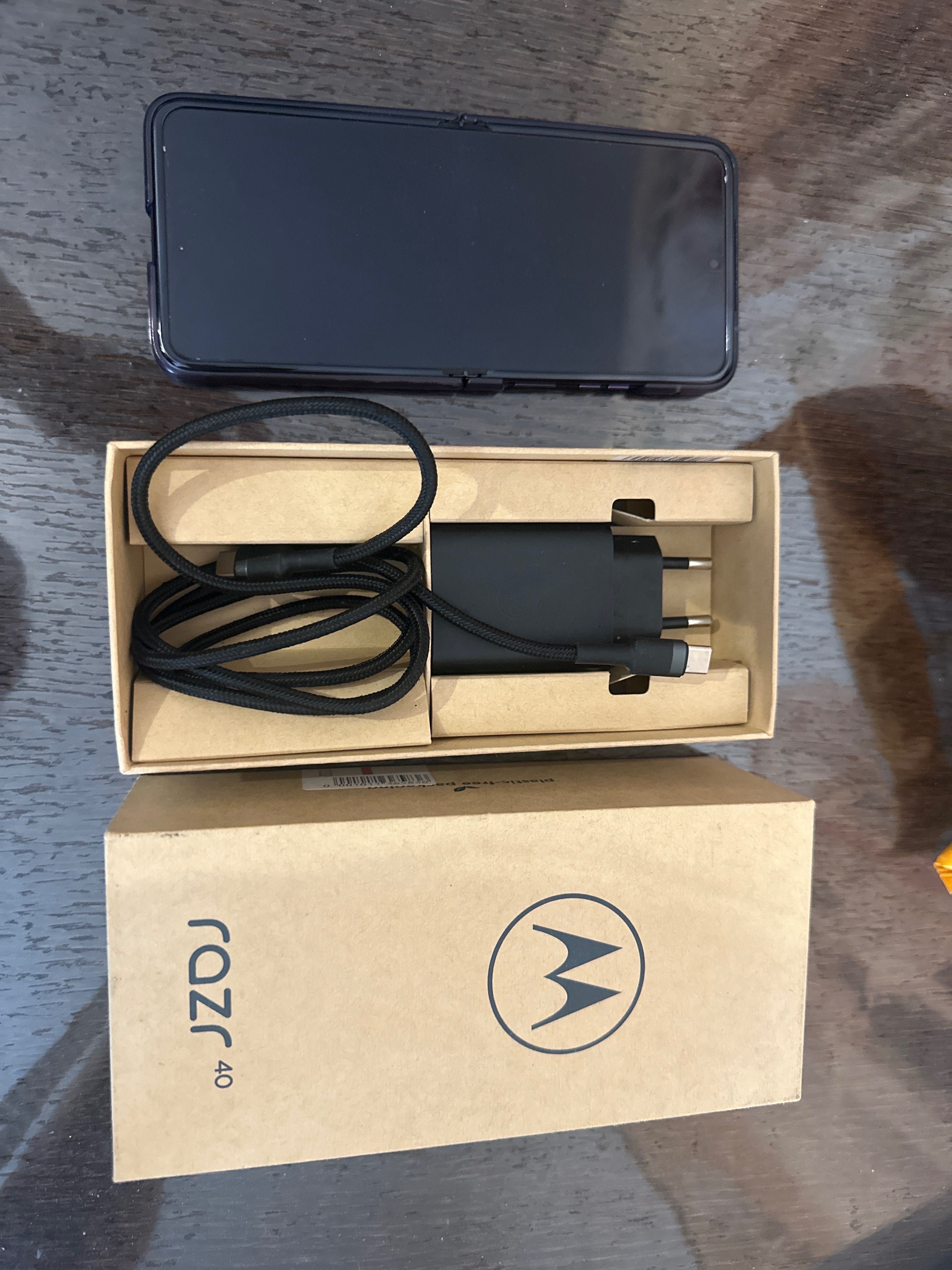 Продаю Motorola Razr 40 в отличном состоянии.