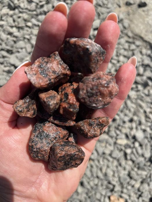 czerwony granit, grys, kamień ozdobny, kamień naturalny
