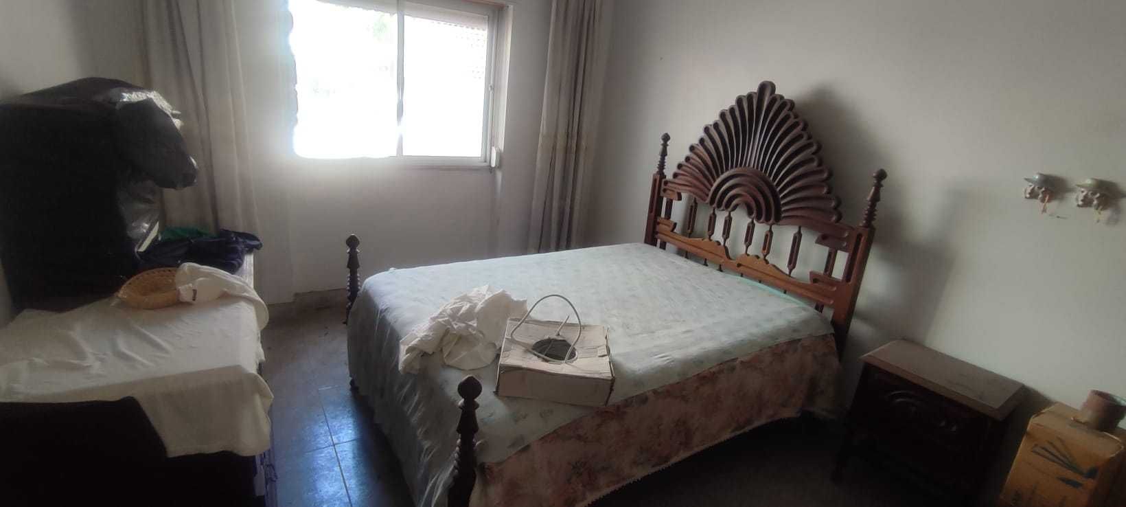 Mobilia de quarto madeira maciça,design clássico,detalhes decorativos