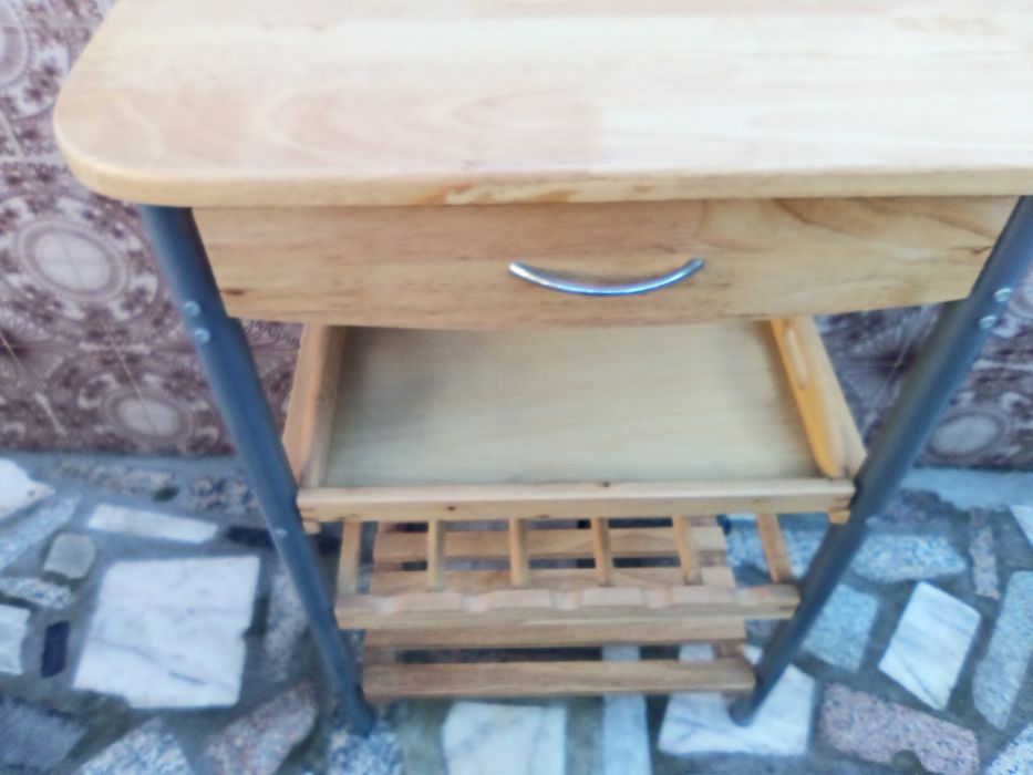 Mesa de apoio para cozinha ou despensa em madeira maciça novo