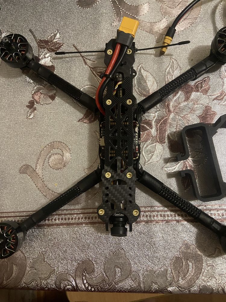 Продам дрон  FPV 7 в комплекті з аккамулятором та лопасті