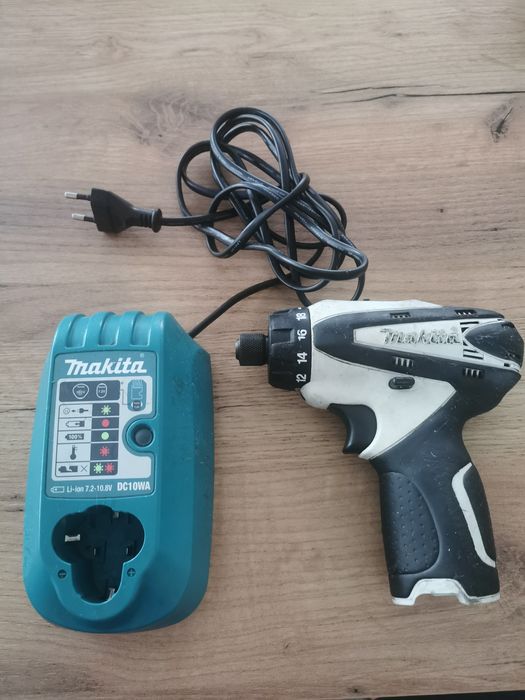 Wkretarka DF030 Makita z ładowarką