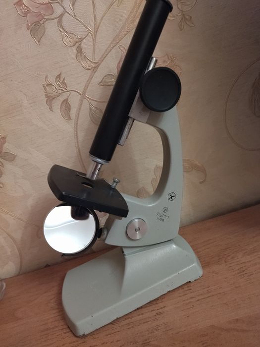 Микроскоп  УШМ-1 знак качества СССР.