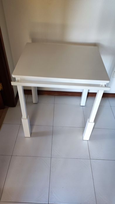 Mesa para estudo ou apoio