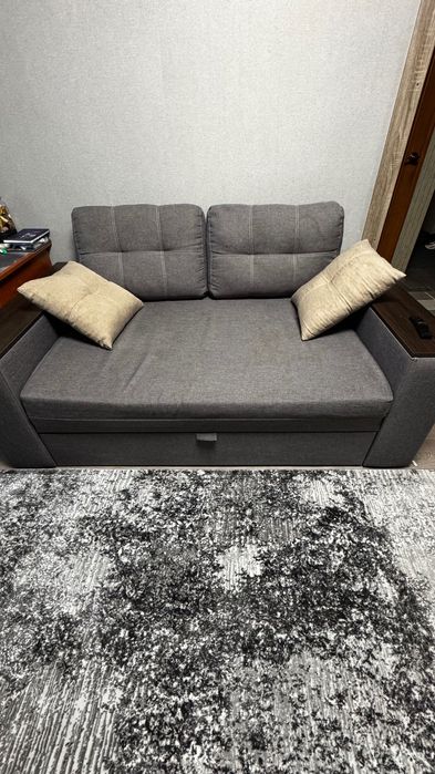 Продам диван з подушками