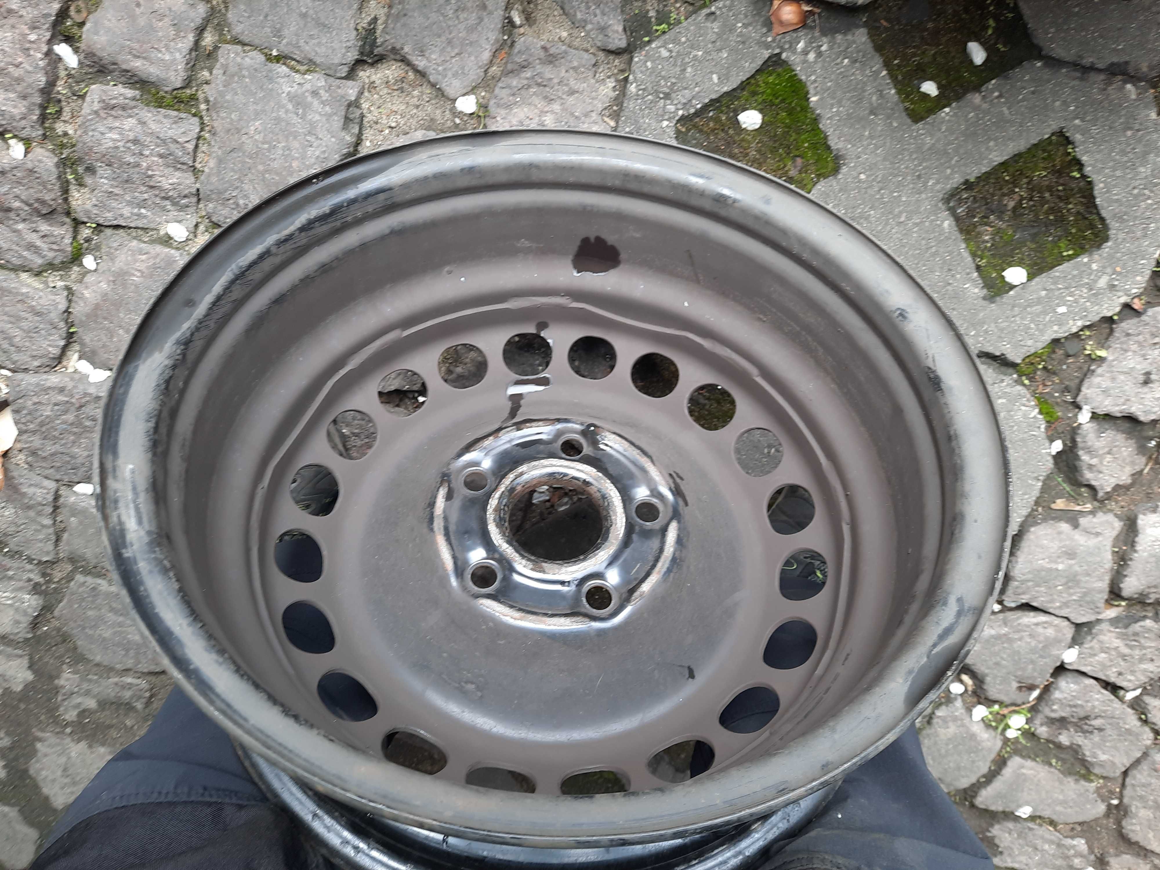 Oryginalna felga stalowa VOLKSWAGEN 15" 5x112x57,1 6J ET 37 VW PASSAT